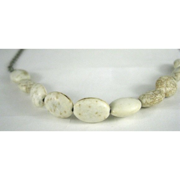 Necklace String Strand White Stone Magnesite Beads 21 Inch Silvertone Chain - Picture 2 of 9